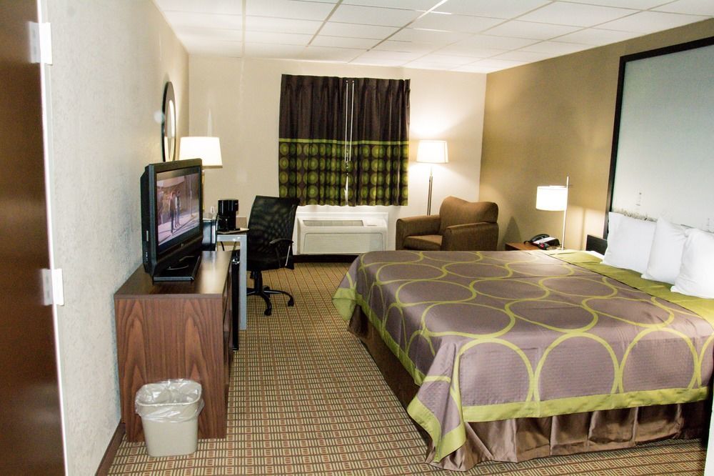 Super 8 By Wyndham Motel