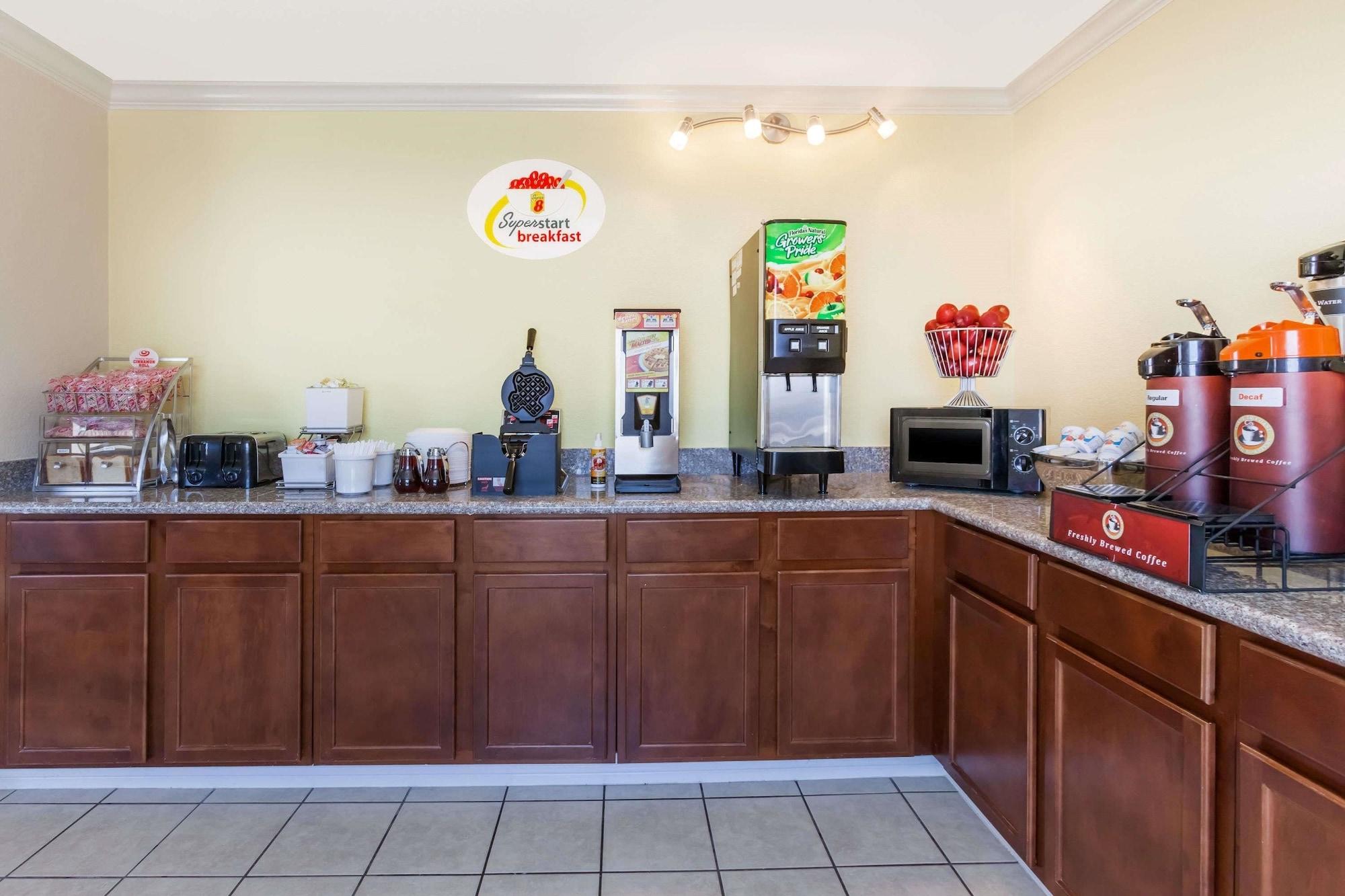Super 8 By Wyndham Motel 2*