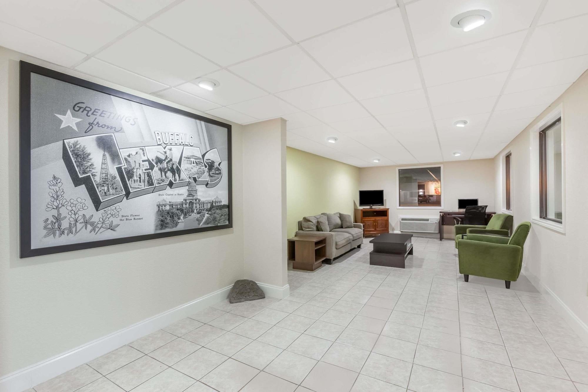 Super 8 By Wyndham Buffalo