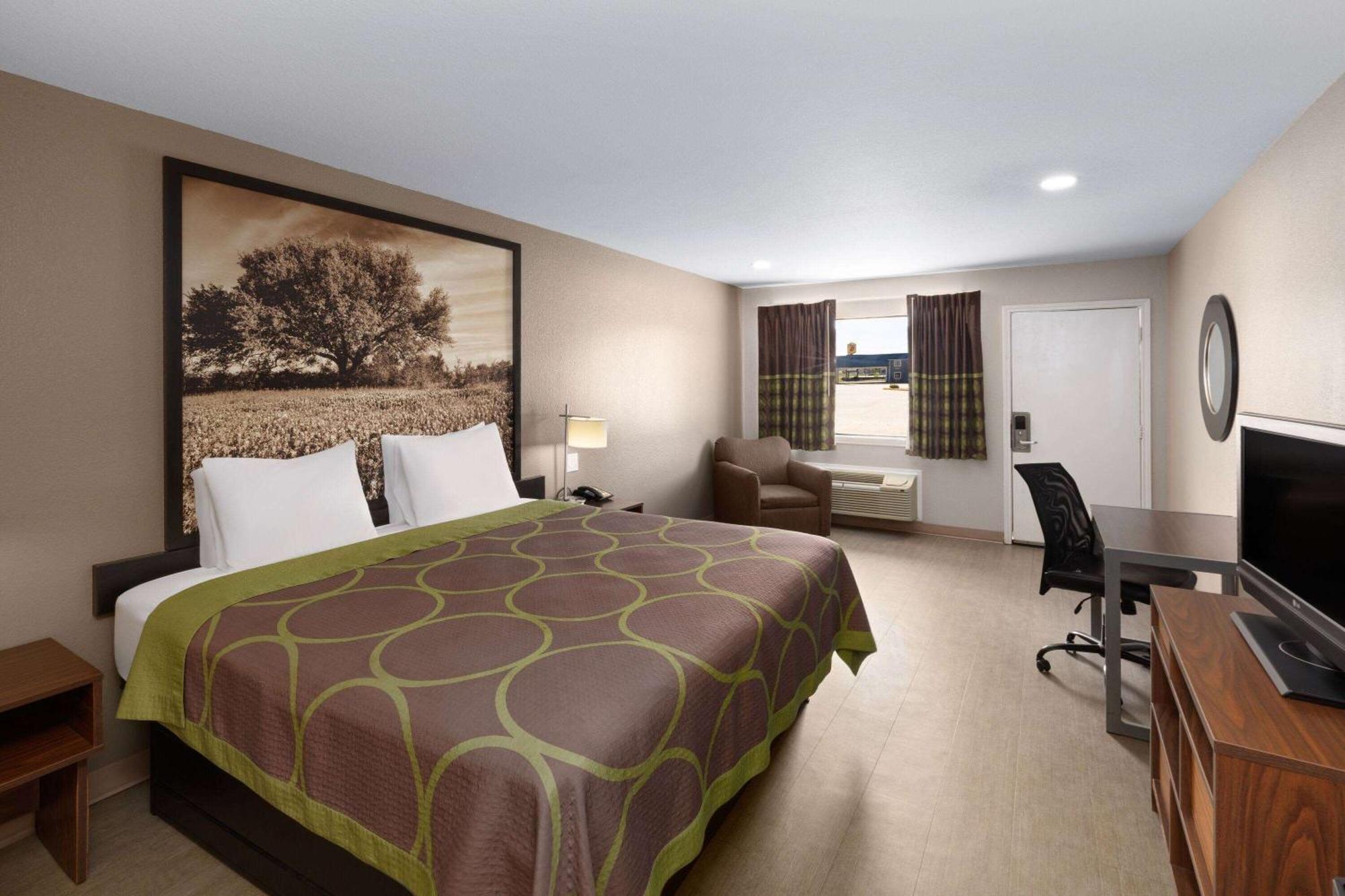 Super 8 By Wyndham Motel